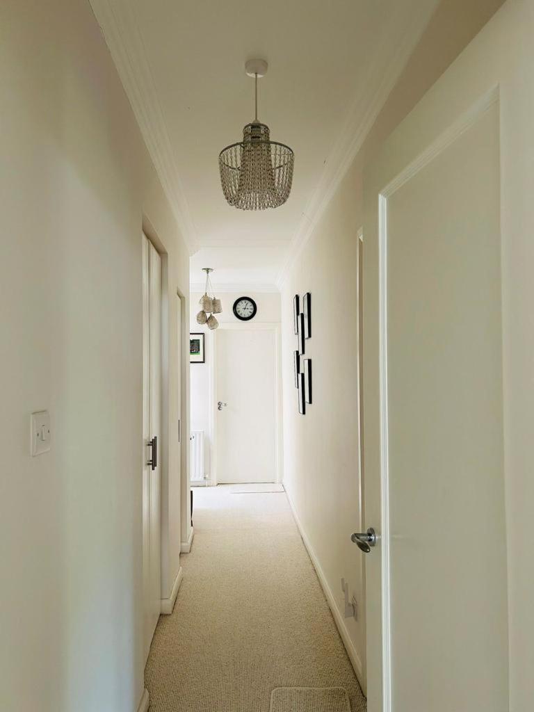 Cozy Double Bedroom In Stunning Bungalow On River Thames - Near Thorpe Park/Royal Holloway University/20Mins From Heathrow Staines-upon-Thames Ngoại thất bức ảnh