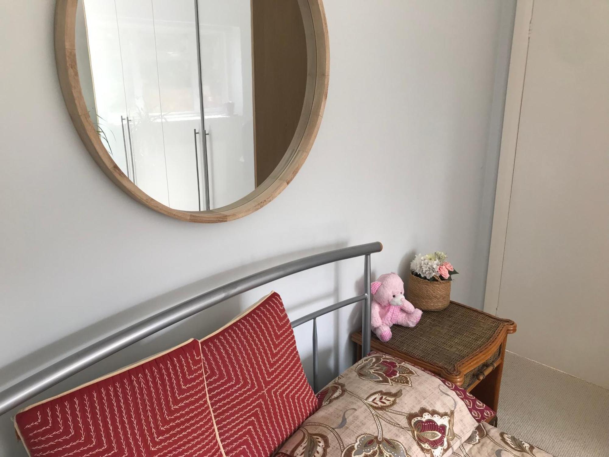 Cozy Double Bedroom In Stunning Bungalow On River Thames - Near Thorpe Park/Royal Holloway University/20Mins From Heathrow Staines-upon-Thames Ngoại thất bức ảnh