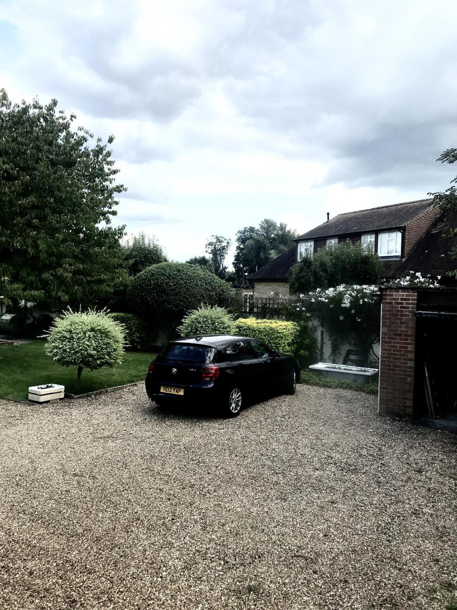 Cozy Double Bedroom In Stunning Bungalow On River Thames - Near Thorpe Park/Royal Holloway University/20Mins From Heathrow Staines-upon-Thames Ngoại thất bức ảnh